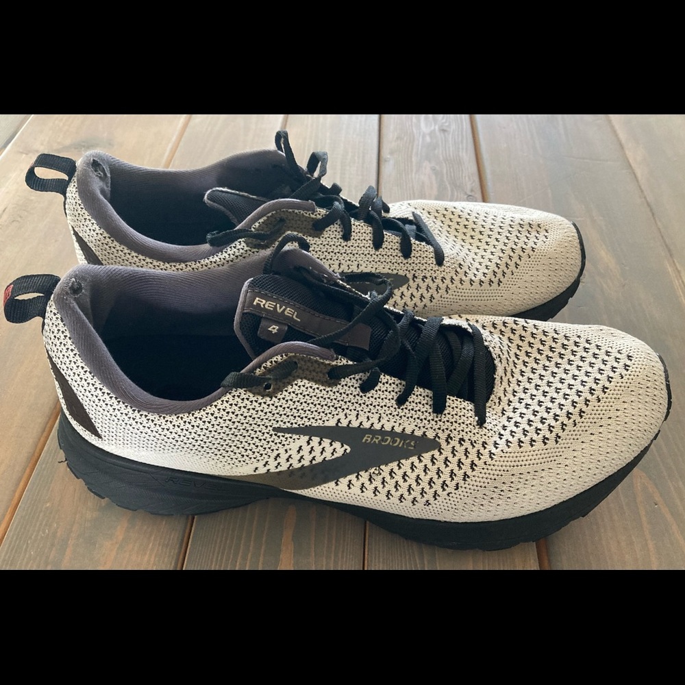 Brooks Revel size 11.5.